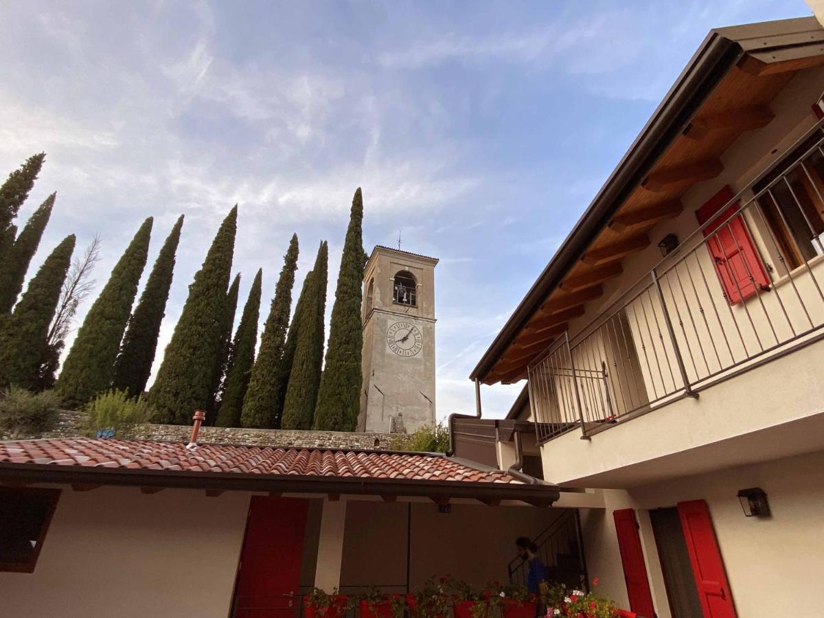 La Volpe Rossa Rooms And Apartments San Felice del Benaco Exterior photo