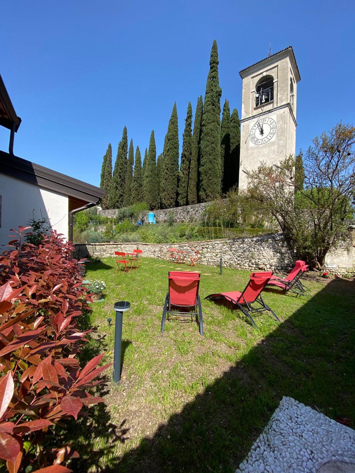 La Volpe Rossa Rooms And Apartments San Felice del Benaco Exterior photo